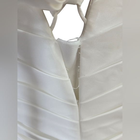 NWT Allure Bridals Style 8821 White Embellished Wedding Dress Size 8 - Picture 10 of 16